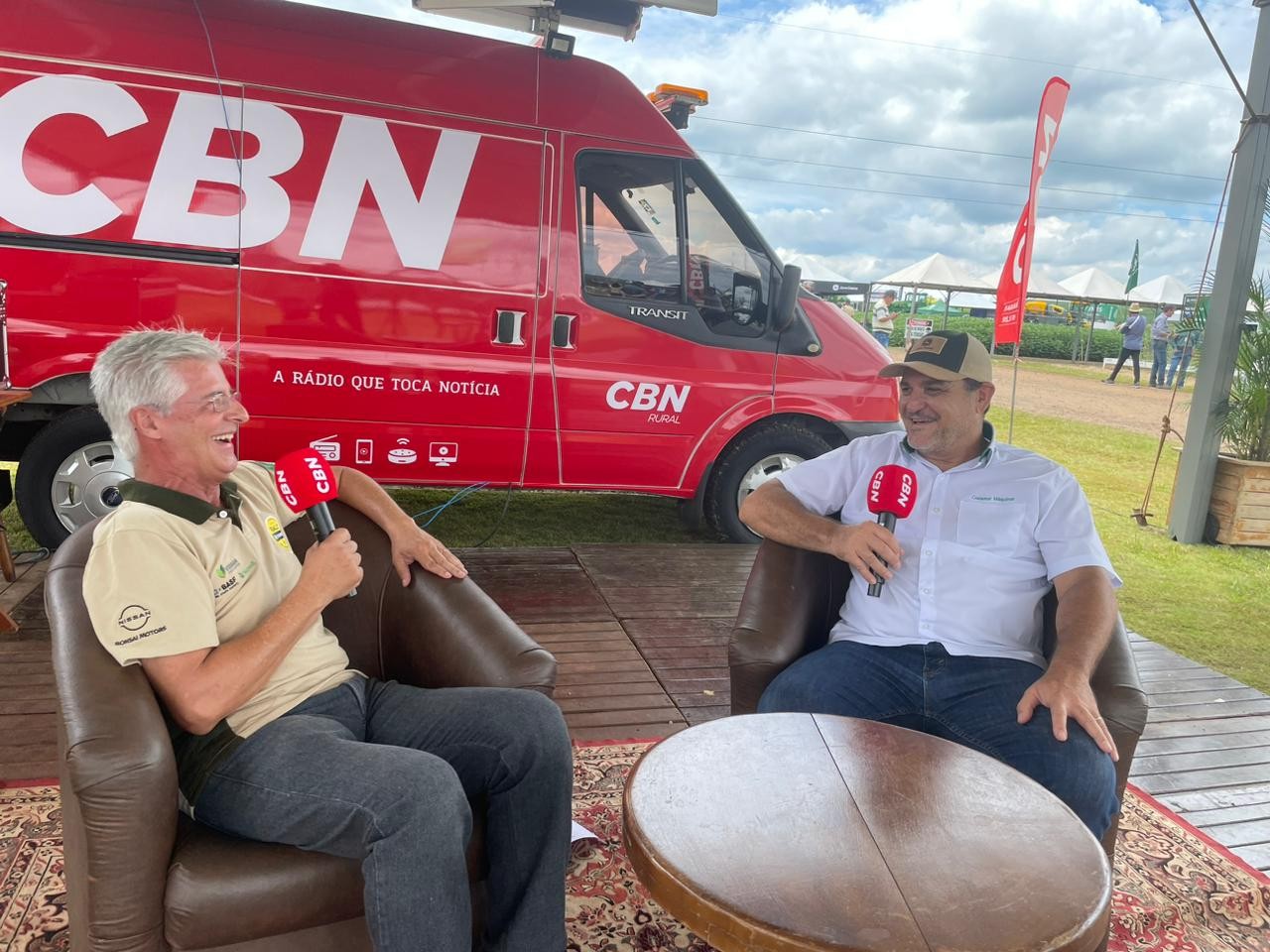 O superintendente da Cocamar Máquinas, Arquimedes Alexandrino, foi um dos entrevistados no Estúdio Móvel CBN no Safratec |Foto: Ivan Baroneza/CBN Maringá 