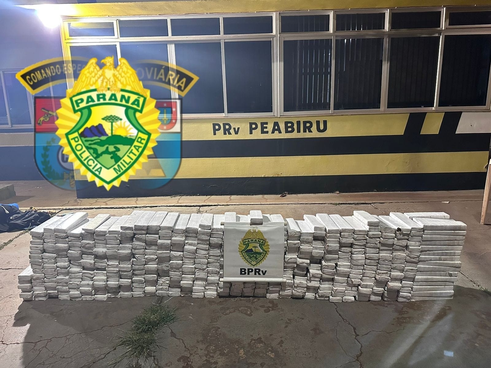 Em uma das operações, foram apreendidos 310kg de droga próximo ao posto da Polícia Rodoviária Estadual (PRE) de Peabiru | Foto: PRE