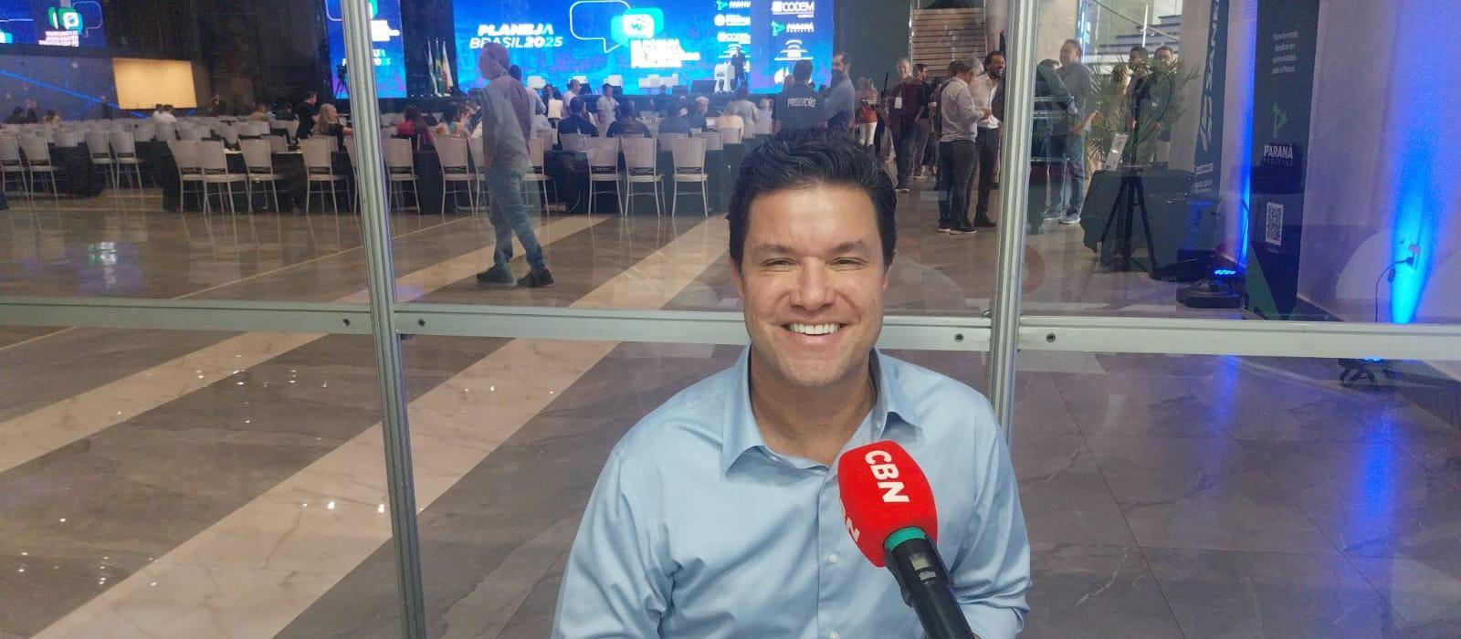 “Planejar para reter talentos e não exportar nossos filhos”, diz Guto Silva