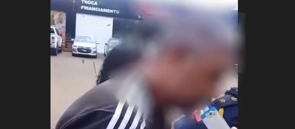 Motorista bêbado ‘dorme’ no trânsito e é preso em Maringá; vídeo
