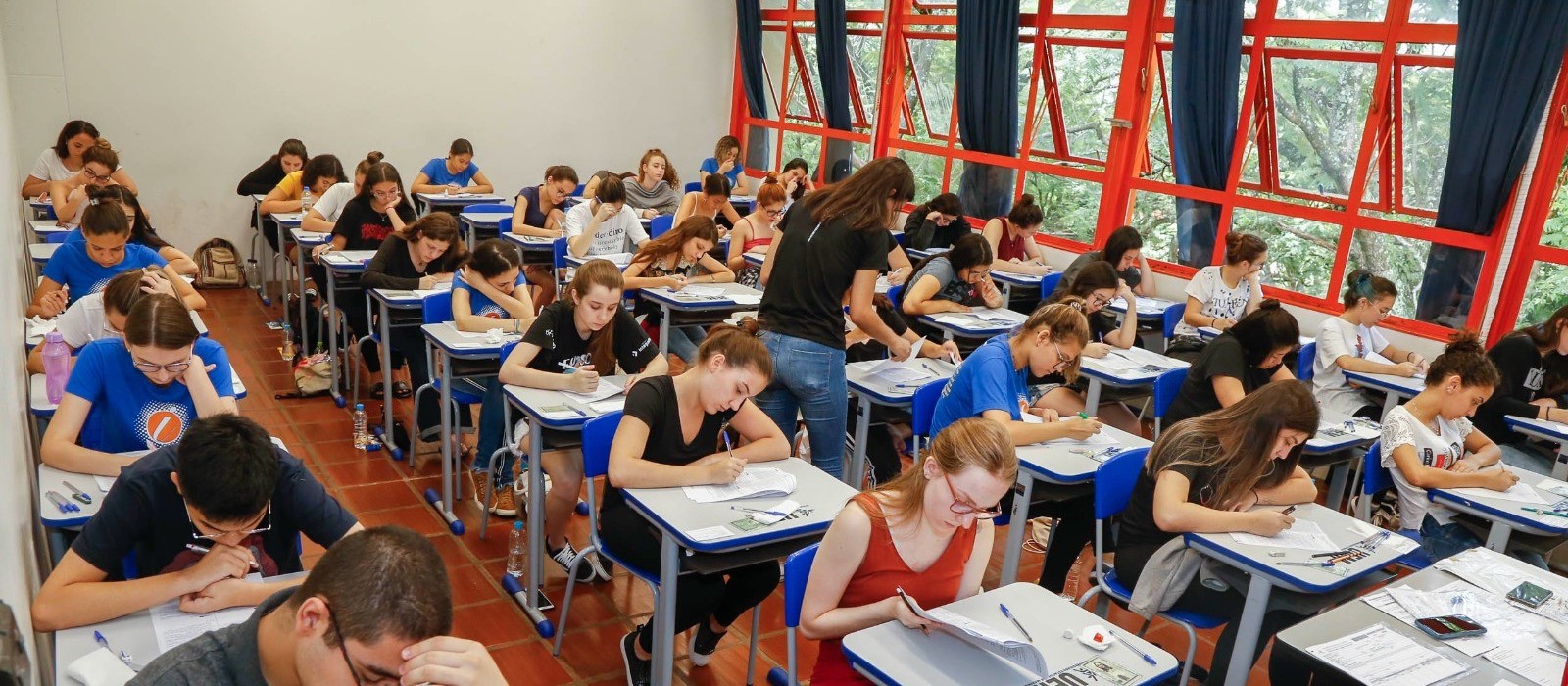 13 mil estudantes farão o vestibular da UEM em 11 municípios do Paraná