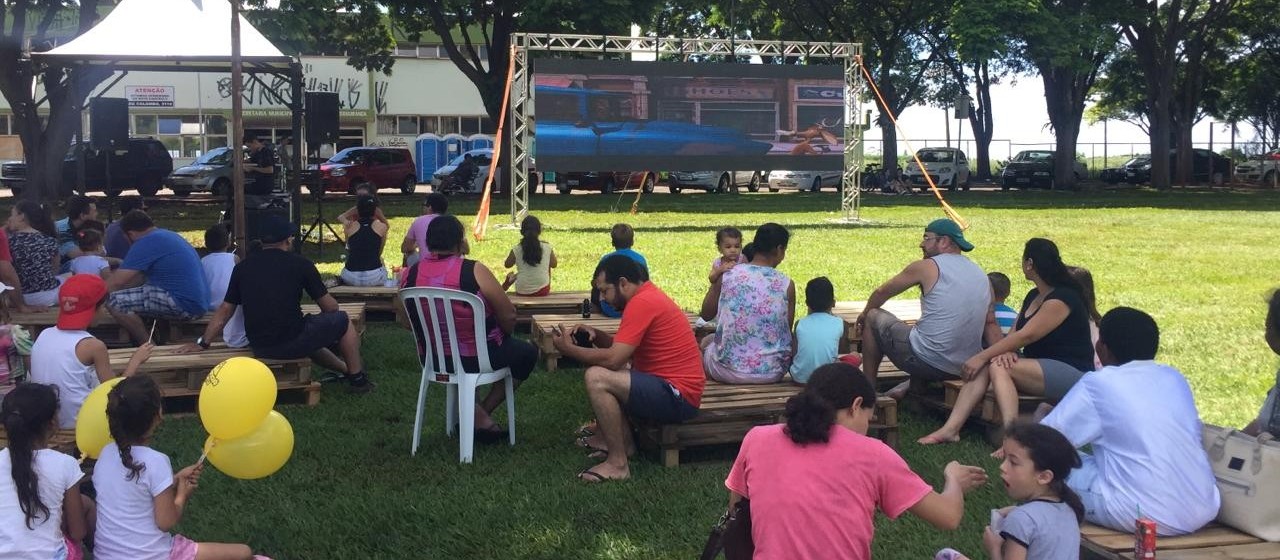 Arena família da Maringá FM recebe várias famílias 