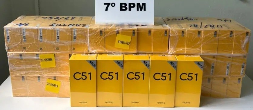 Polícia encontra caixa com 50 celulares escondidos em matagal próximo à PR-323