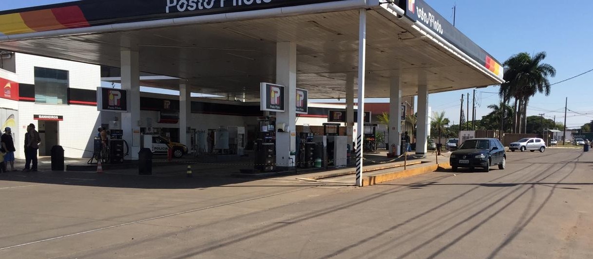 Posto recebe combustível em Maringá, mas não é para abastecer veículos da população em geral