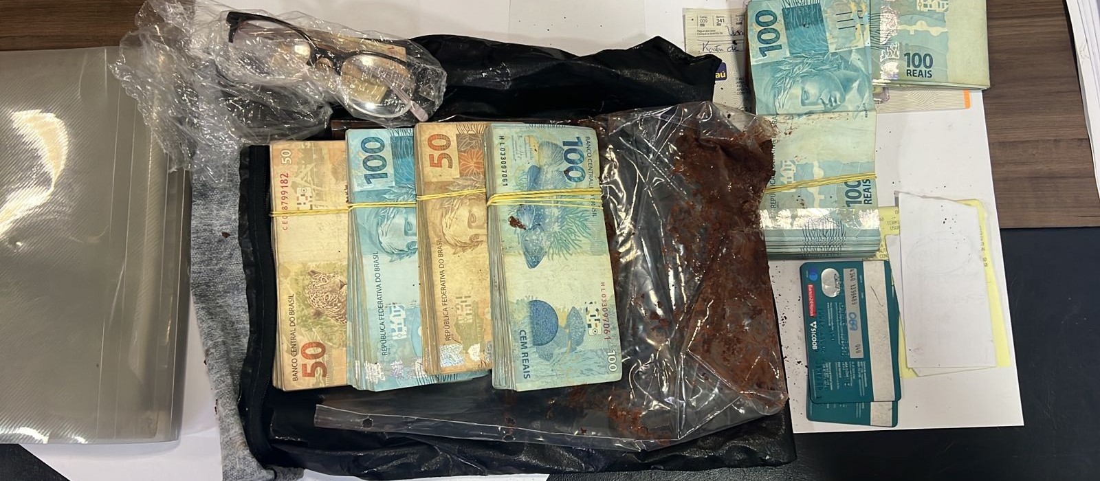  Funcionário rouba mais de R$ 40 mil de empresa e enterra no quintal