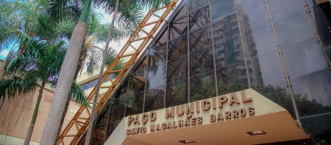 Comércio de rua, shoppings, serviços públicos, bancos… o que abre e fecha no feriadão da Consciência Negra em Maringá