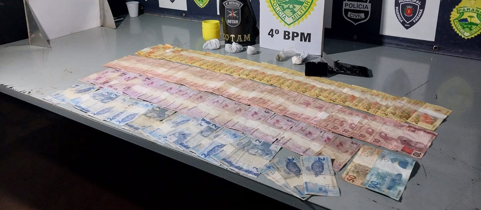 Recolhedor do tráfico é preso em Maringá com dinheiro e drogas
