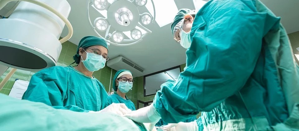 Prefeitura e hospitais assinam convênio para cirurgias