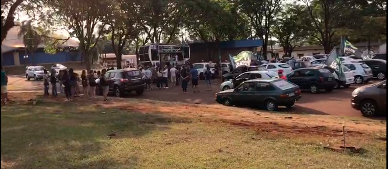 Empresários reclamam de aglomeração em evento político em Maringá