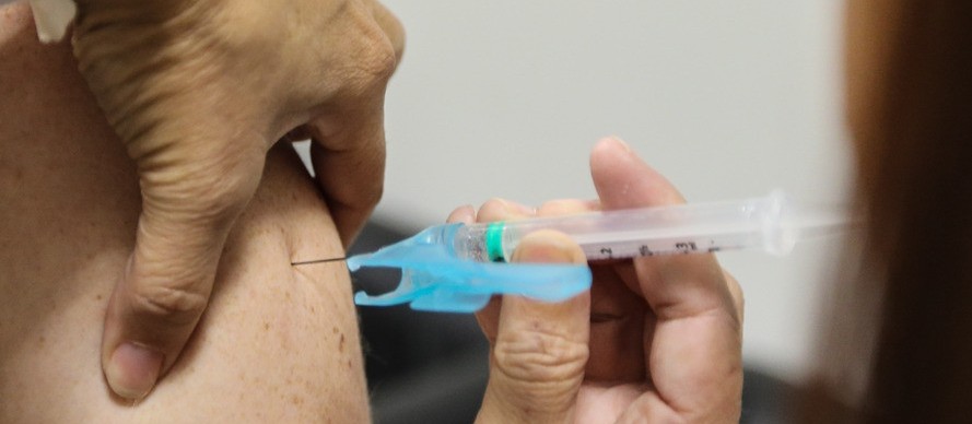 Sobe para 12 o número de denúncias contra ‘fura-filas’ da vacina em Maringá