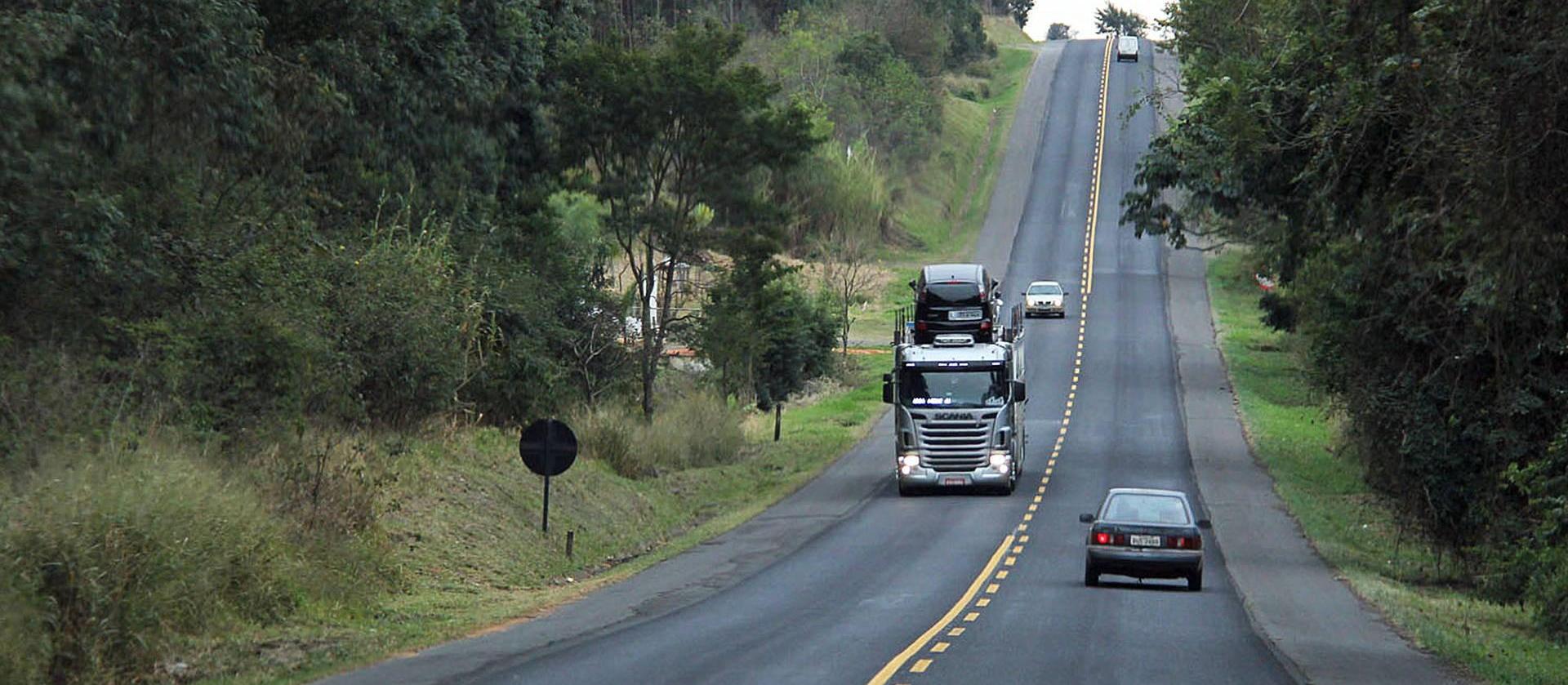 Nove pessoas morrem em acidentes nas estradas estaduais do Paraná durante feriado prolongado