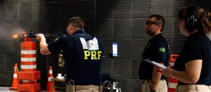 Em parceria com PRF, pesquisadores estudam melhor postura para tiro