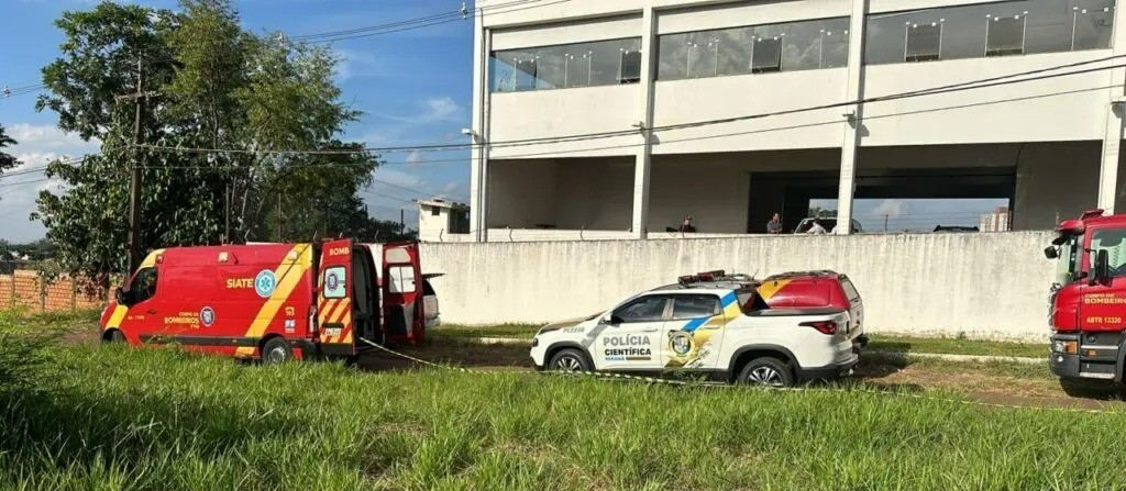 Dois trabalhadores são soterrados em Maringá; um deles morreu na hora