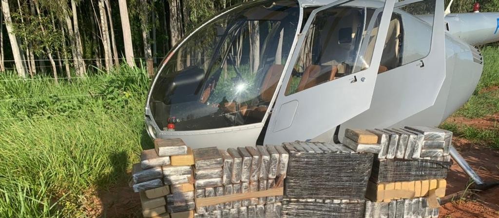 Polícia Federal apreende 220 kg de cocaína em helicóptero