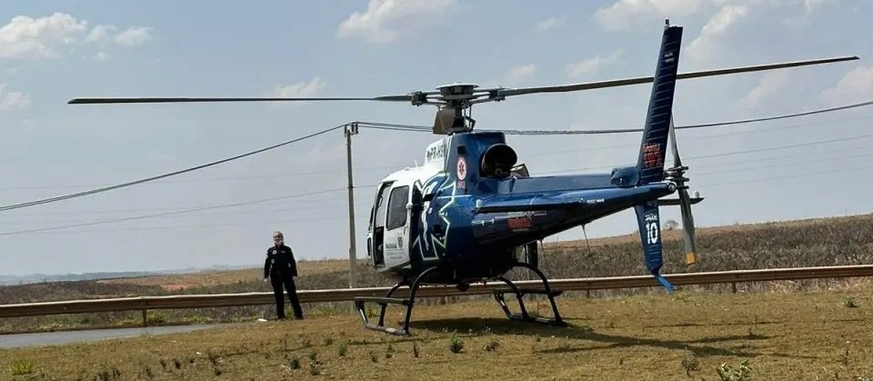 Motorista é socorrido de helicóptero após capotar carro BR-376