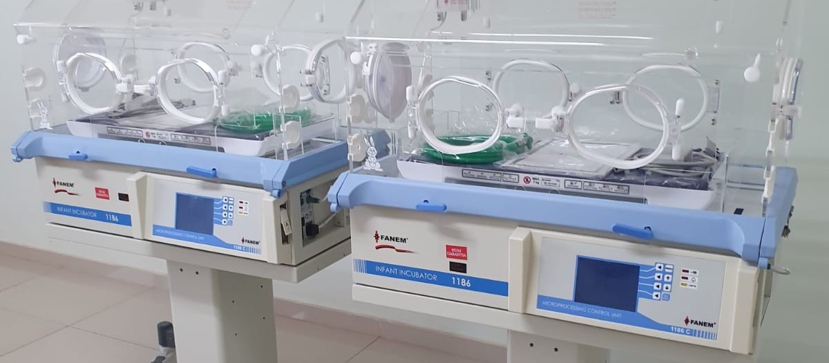 HU de Maringá ganha três incubadoras neonatais e um berço aquecido