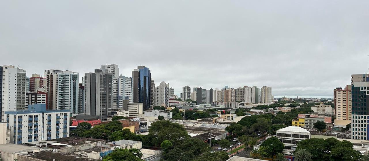 Quarta-feira (5) de céu encoberto e chuva a qualquer momento em Maringá