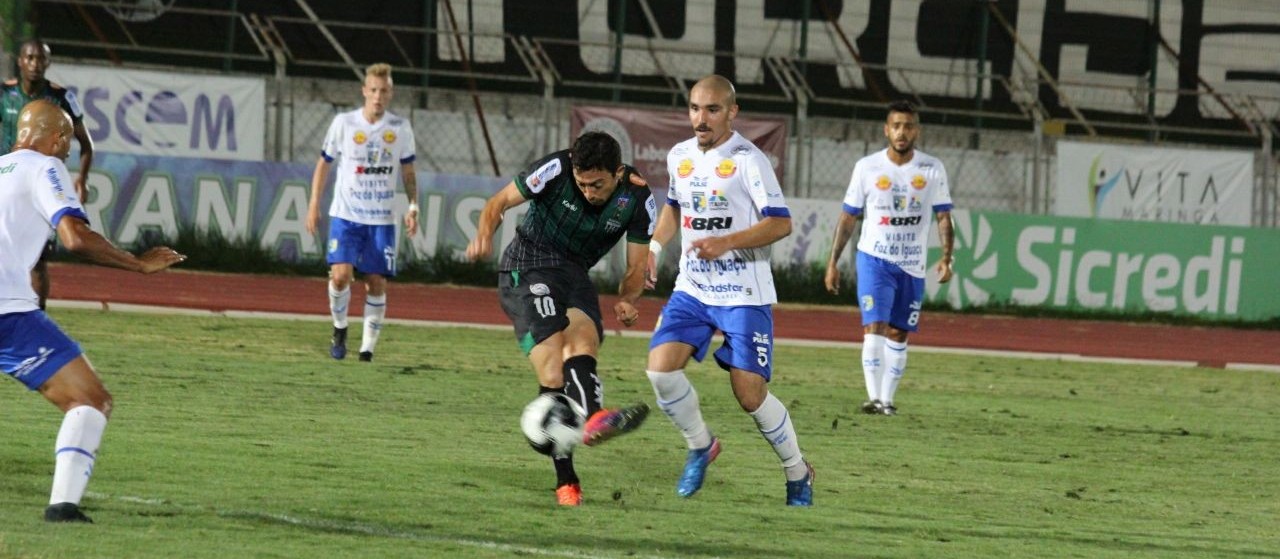 Maringá Futebol Clube vence o Foz por 2 a 0