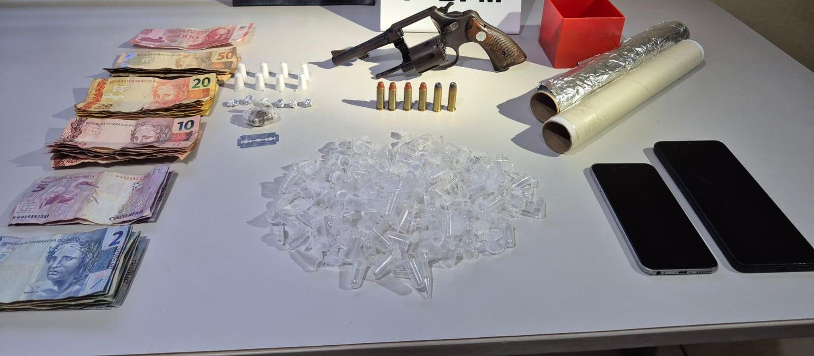 Polícia cumpre 36 mandados em operação contra tráfico de drogas e posse ilegal de armas de fogo em Umuarama