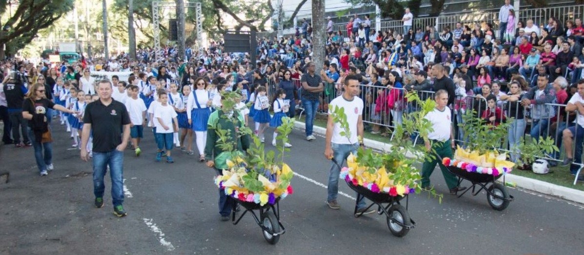 Apresentação artística em desfile de aniversário custa R$ 107 mil em Maringá