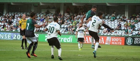 Maringá FC vence o Coritiba na casa do adversário