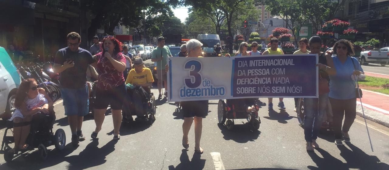 Deficientes relatam dificuldades enfrentadas na Avenida Brasil
