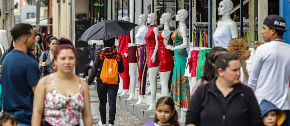 Comércio de Maringá e região estará aberto neste domingo; confira os horários