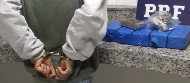 Homem é preso com mais de 10 kg de maconha em ônibus