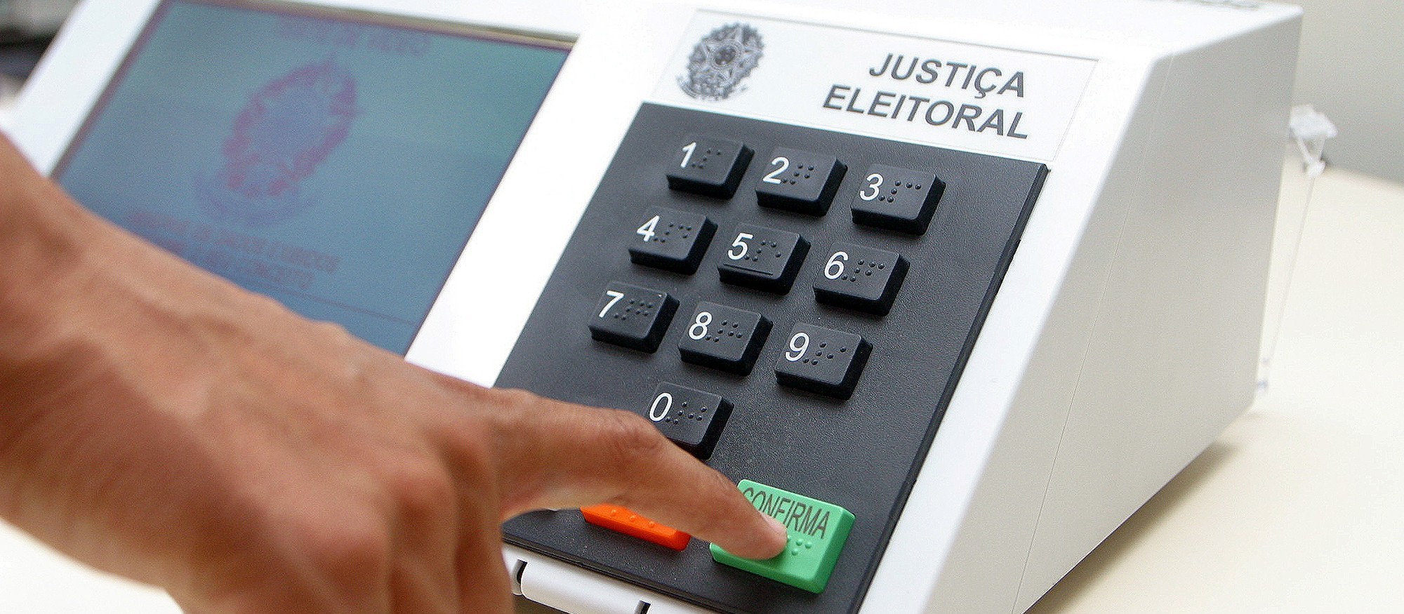 Cinco urnas eletrônicas foram substituídas em Maringá