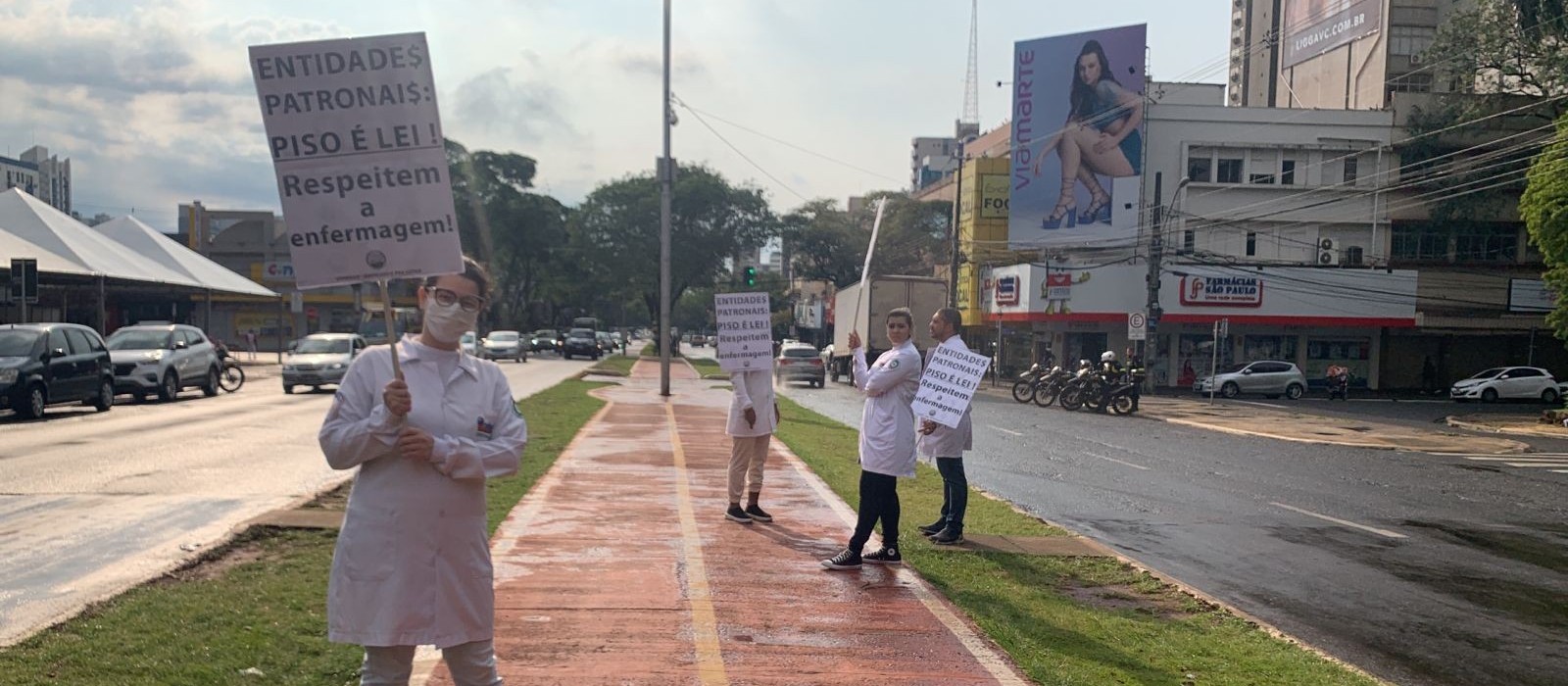 Profissionais de enfermagem se mobilizam na Praça Raposo Tavares