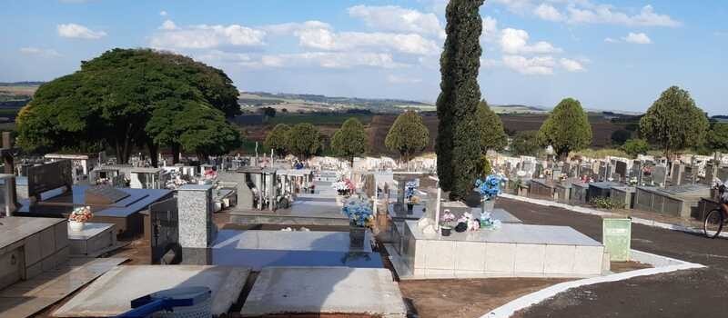 Ladrões invadem cemitério em Marialva e furtam placas de bronze de túmulos