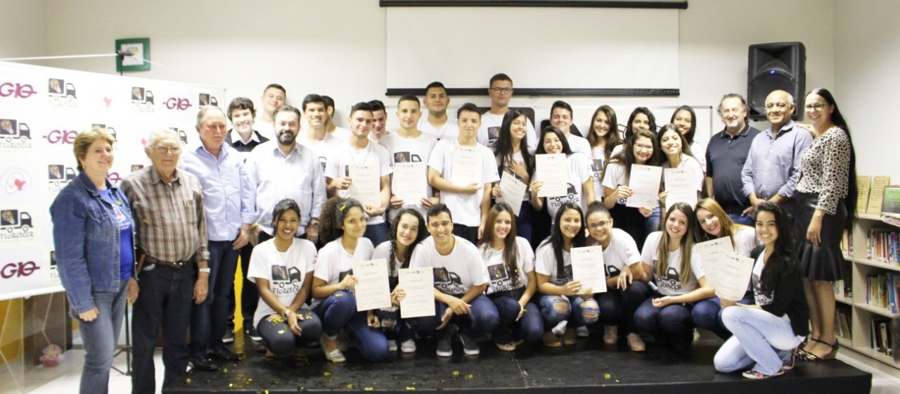 30 estudantes se formam no 1º curso de Logística do Brasil