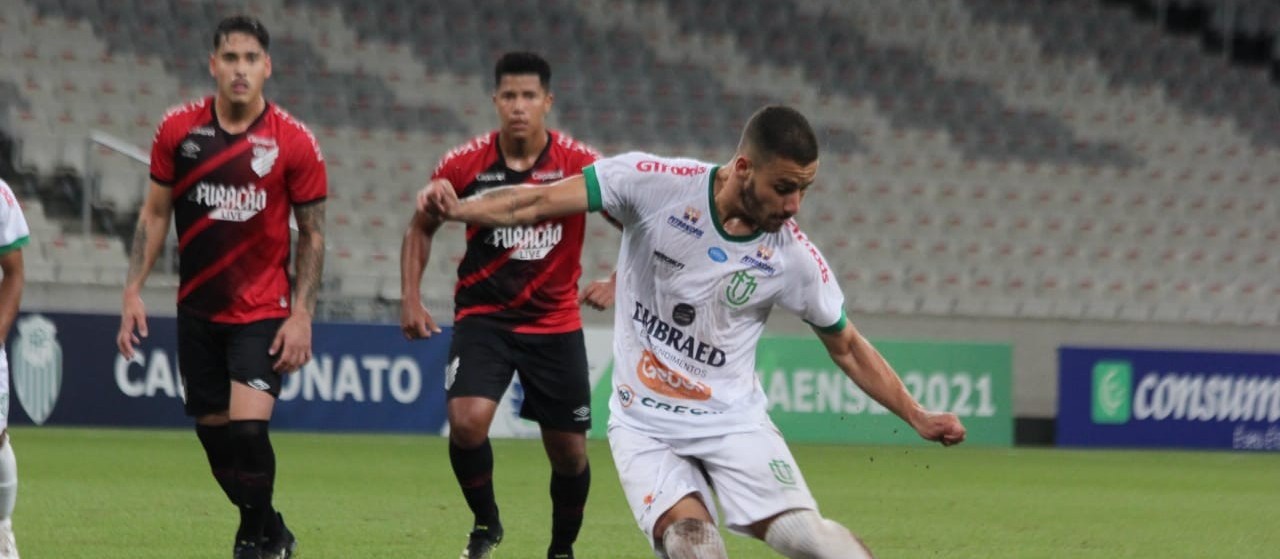 Athletico-PR e Maringá FC empatam em 2x2 na Arena da Baixada