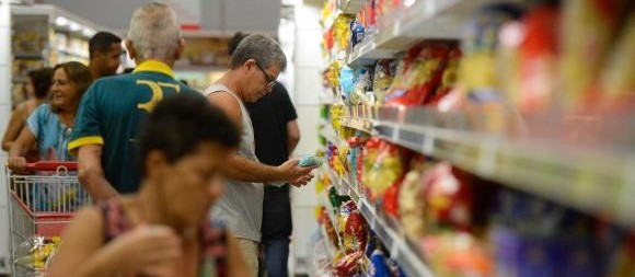 Lei que regulamenta abertura de supermercados é aprovada em terceira discussão