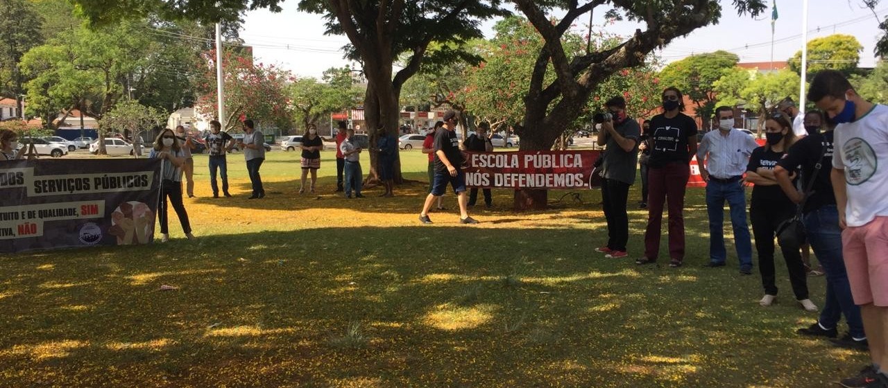 Servidores públicos protestam contra a reforma administrativa