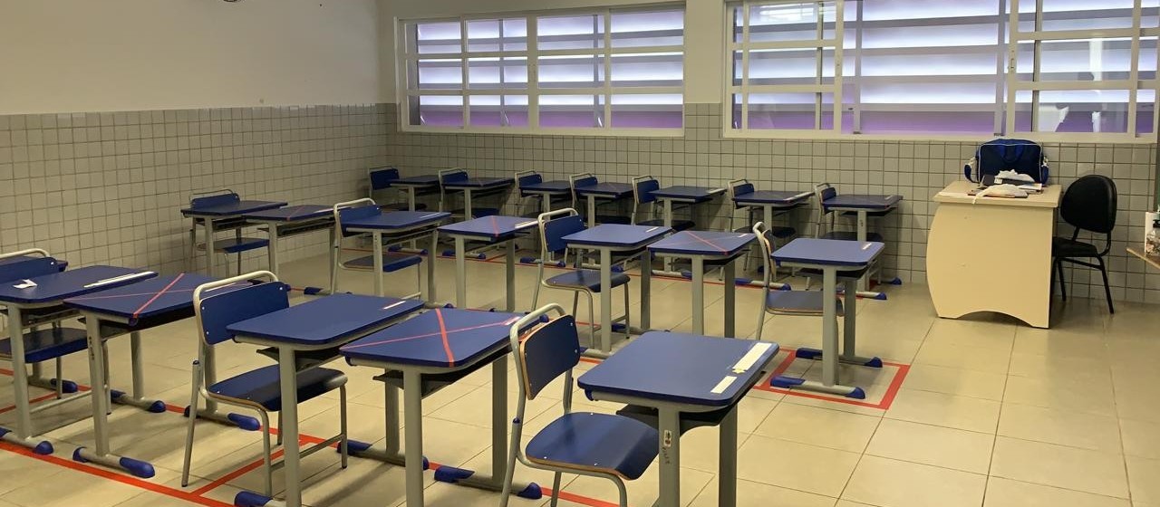 Professores da rede municipal em Maringá recebem as últimas orientações antes da retomada das aulas presenciais