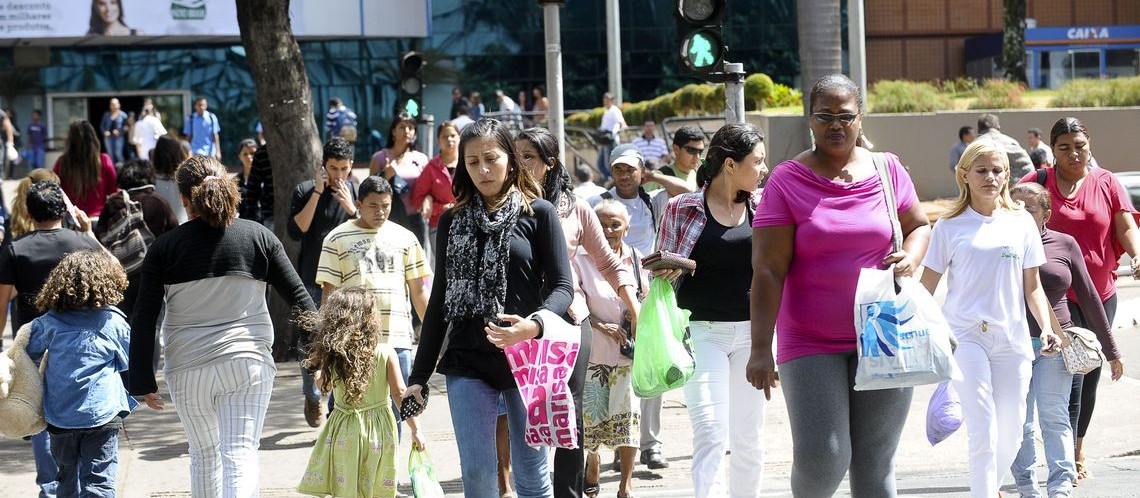 Desemprego no Brasil recua 0,7% pontos percentuais, diz IBGE