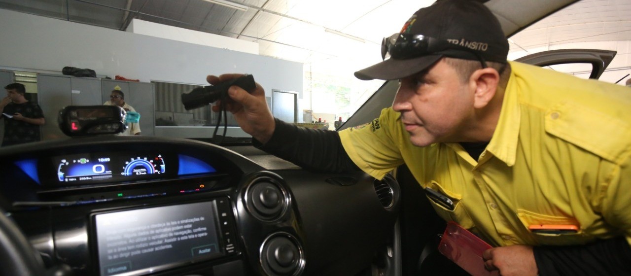 Taxistas terão mais um dia para vistoria obrigatória do veículo