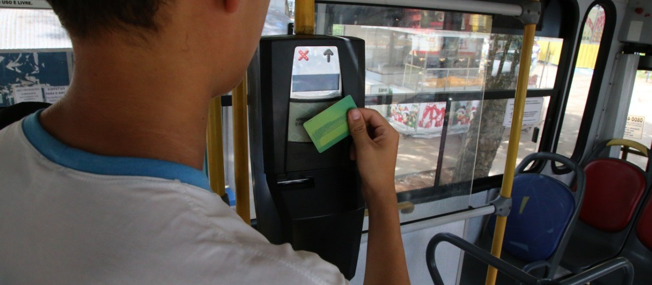 Maringá entrega 23.340 cartões do passe livre do estudante