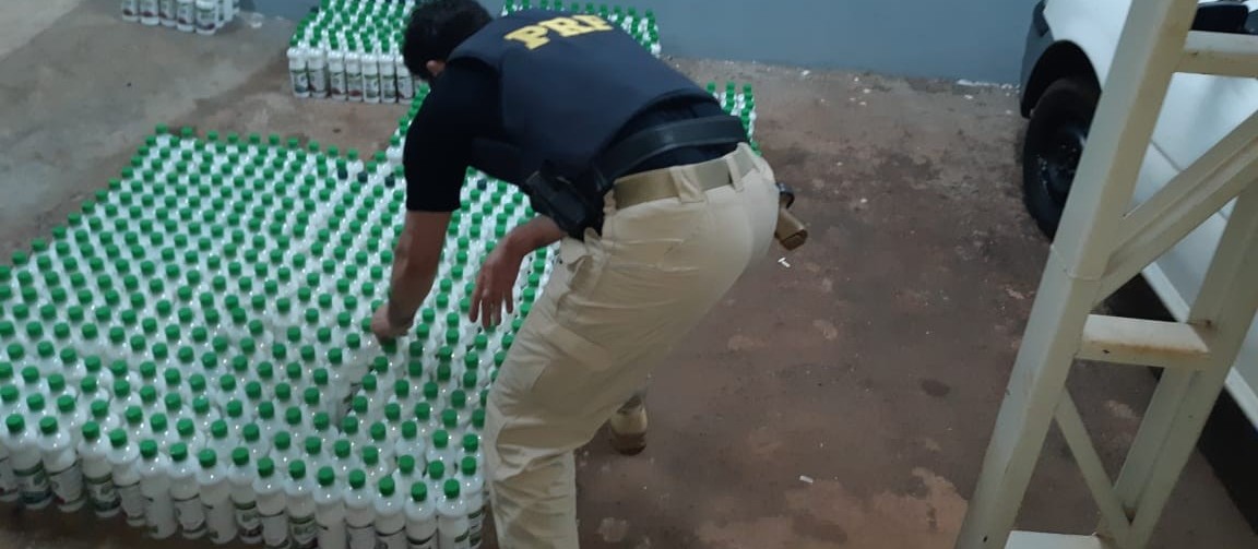 Quase mil frascos de cocaína diluída foram apreendidos pela PRF