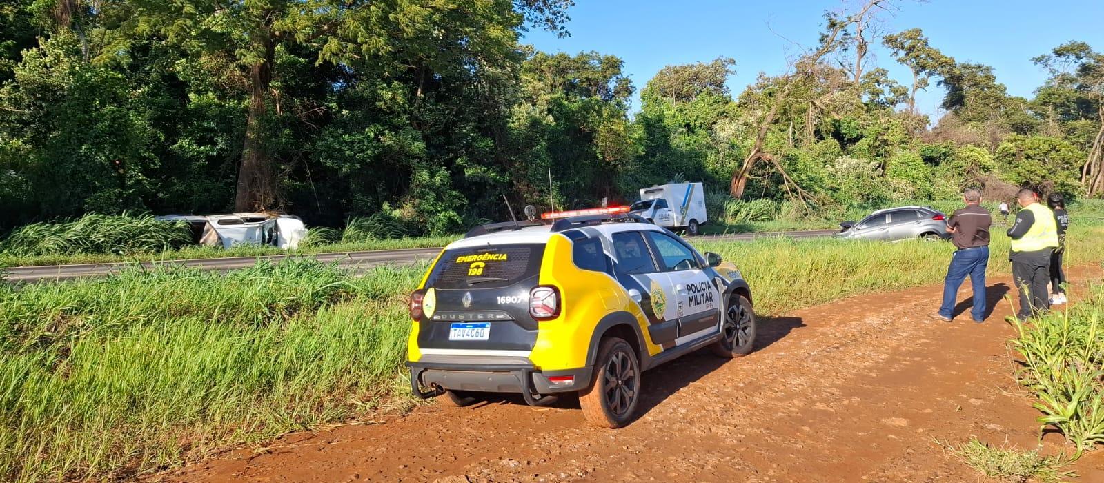 Motorista desvia de árvore caída na pista e morre em acidente na PR-218