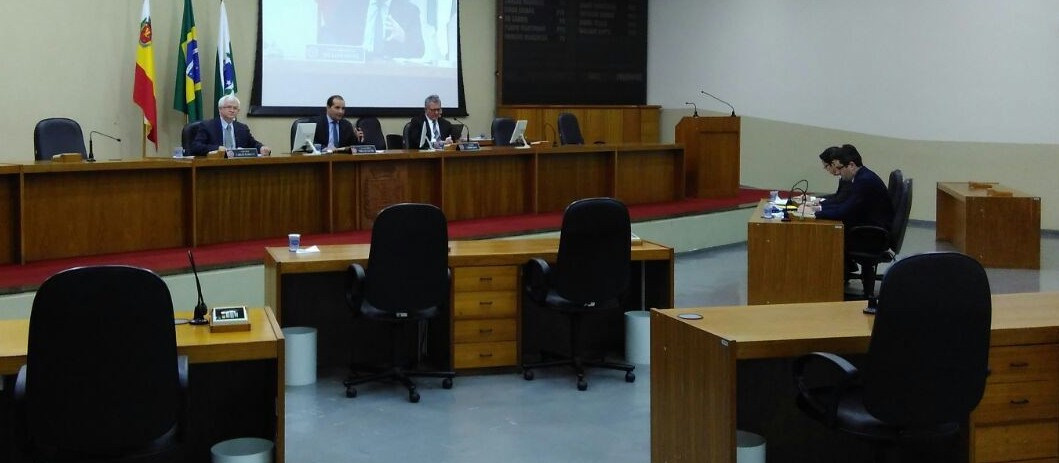 Vice-prefeito e vereador discutem em Comissão Processante