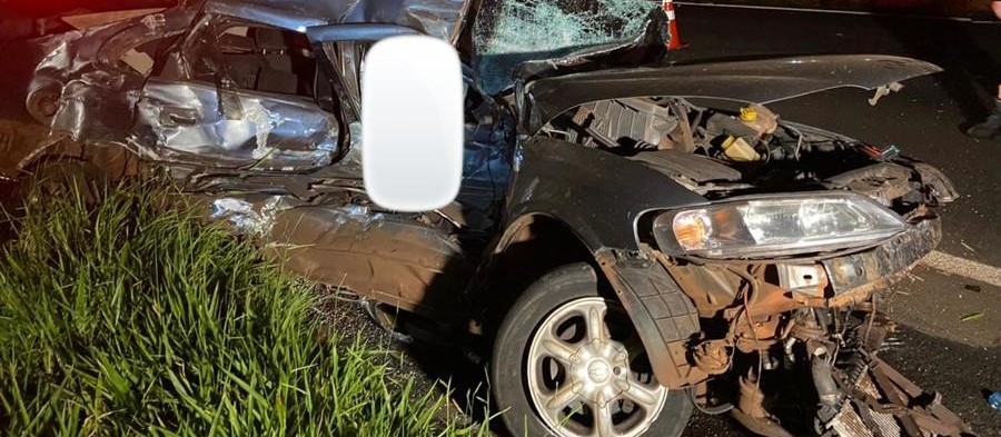 Motorista de 32 anos morre após colidir carro contra caminhão na PR-317