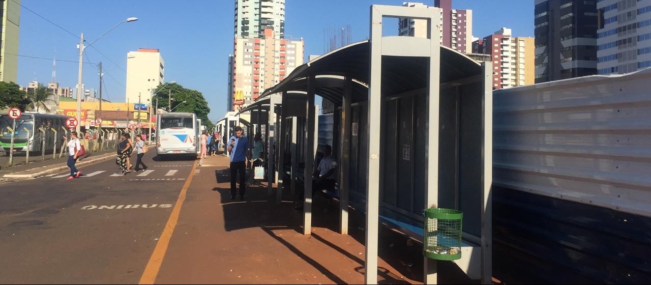 Obras interditam trechos e mudam pontos de ônibus em Maringá