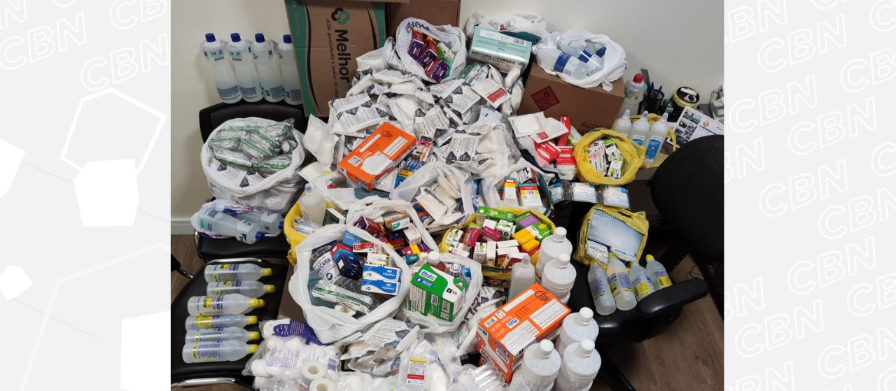 Voluntários arrecadam medicamentos para as vítimas do RS