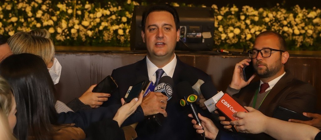 Durante diplomação, governador Ratinho Júnior defende fim do modelo estatal para Compagas e Copel