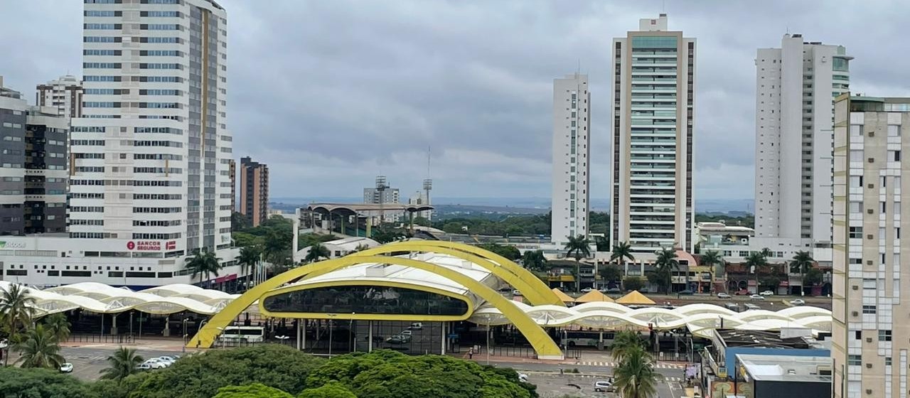 Sábado (11) com neblina e chuva em Maringá