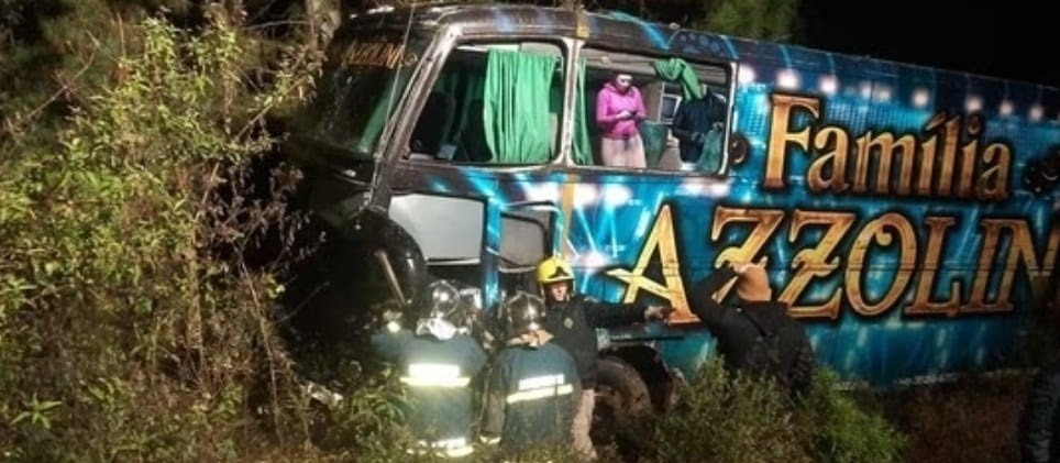Clevelândia: acidente entre ônibus e um carro deixa dois mortos na PR-280
