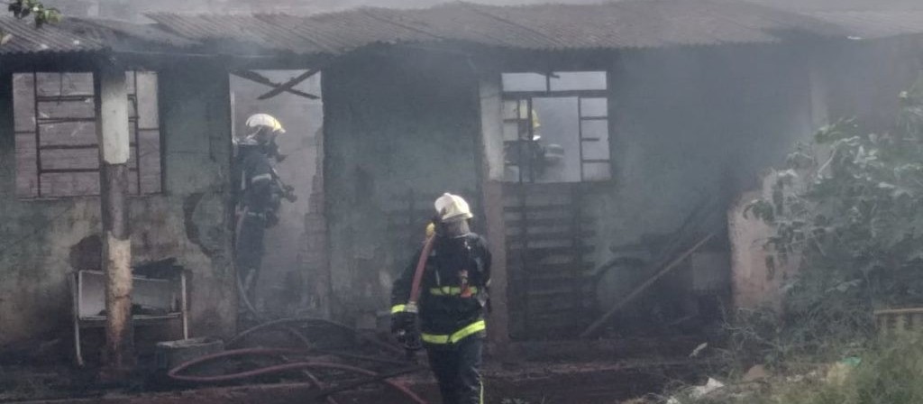 Incêndio destrói casa em Sarandi  