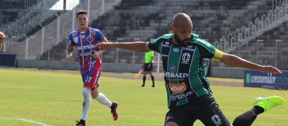 Maringá FC anuncia retorno do lateral-esquerdo Carlinhos, ex-Fluminense e São Paulo